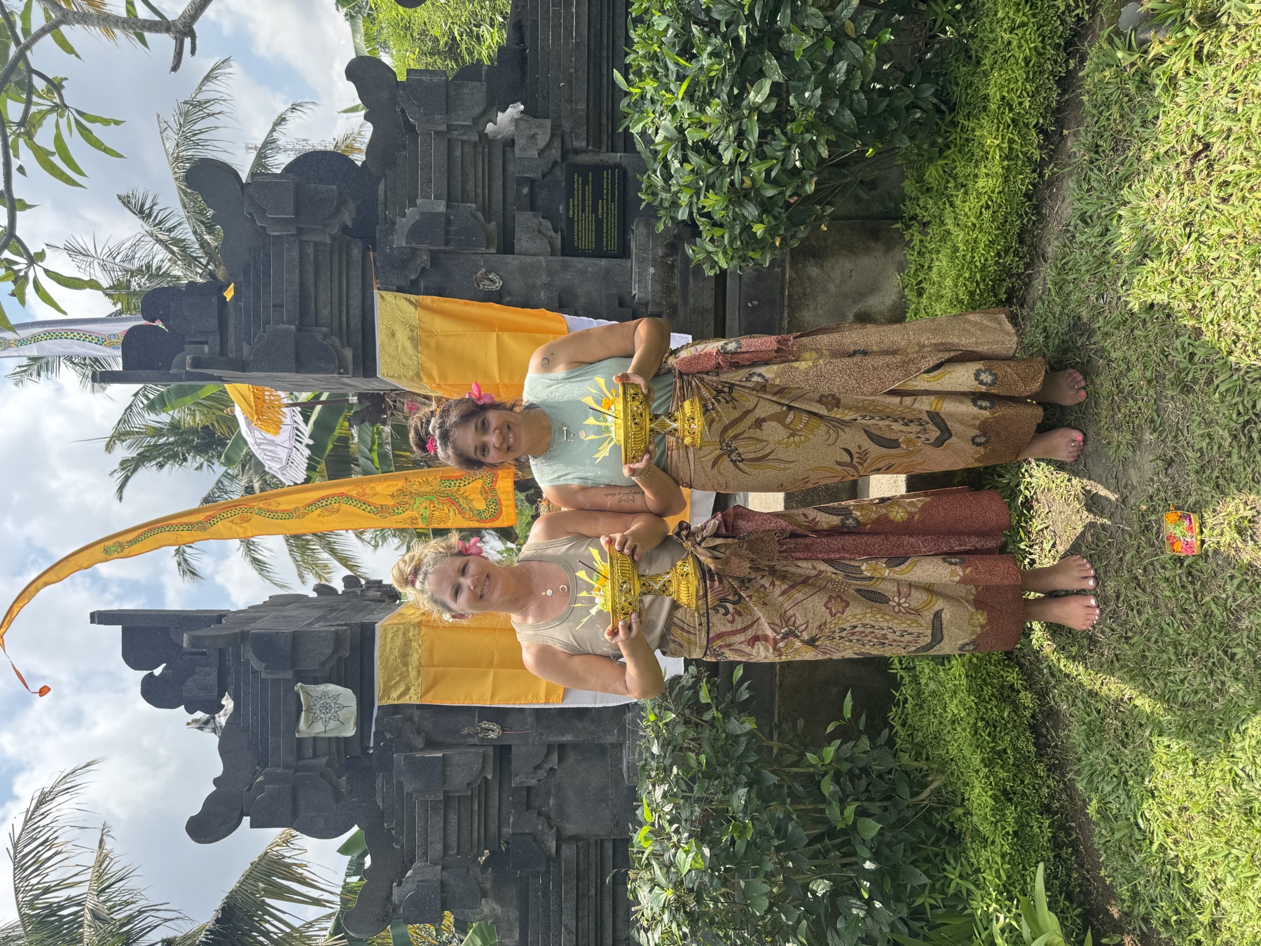 Tracy and Leila in traditional Balinese dress at a temple
